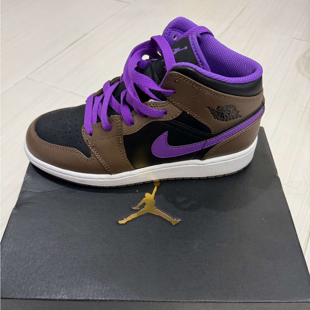 Air Jordan 1 Mid Palomino